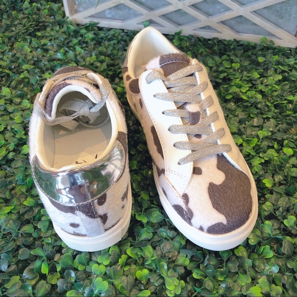 Faux Cow Hide Star Sneakers - Picture 4 of 6